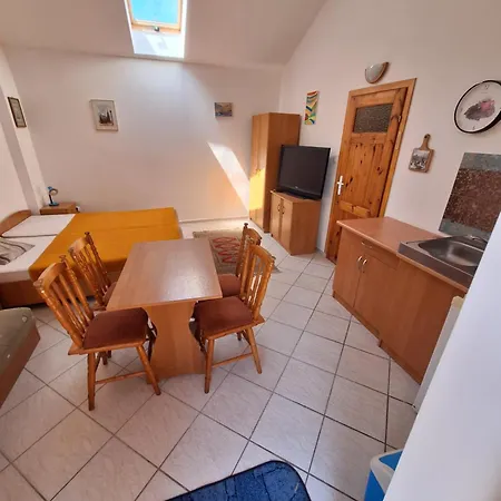 Apartament Gospodarstwo Goscinne Pod Lipa Zastan